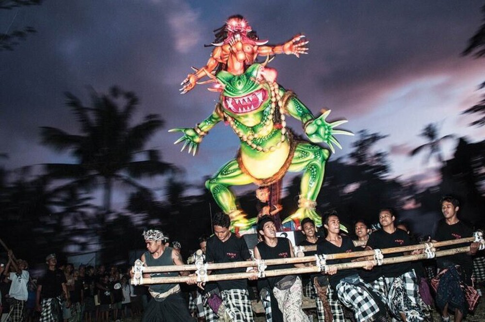 Lễ hội chào đón năm mới ở Bali - nơi làm ồn được cho là… phạm pháp - Ảnh 1.
