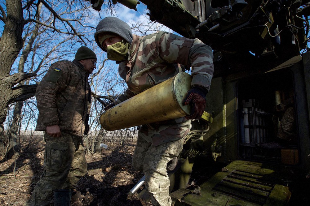 Bộ trưởng Quốc phòng Ukraine: Kiev cần một triệu quả đạn pháo để ngăn chặn quân đội Nga - Ảnh 1.