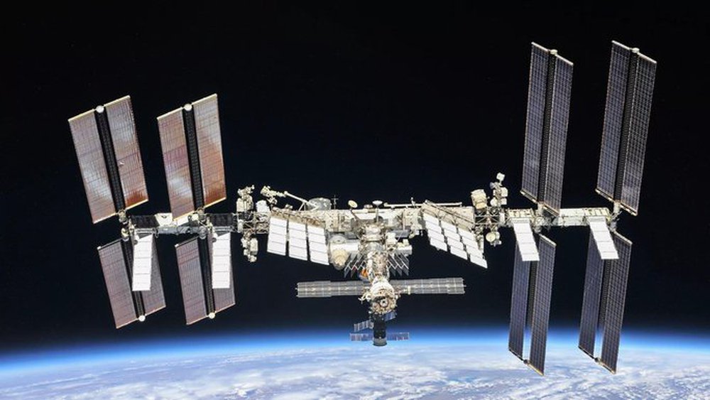 Bị đe dọa bất ngờ, tàu Nga phải khai hỏa cứu trạm ISS - Ảnh 1.