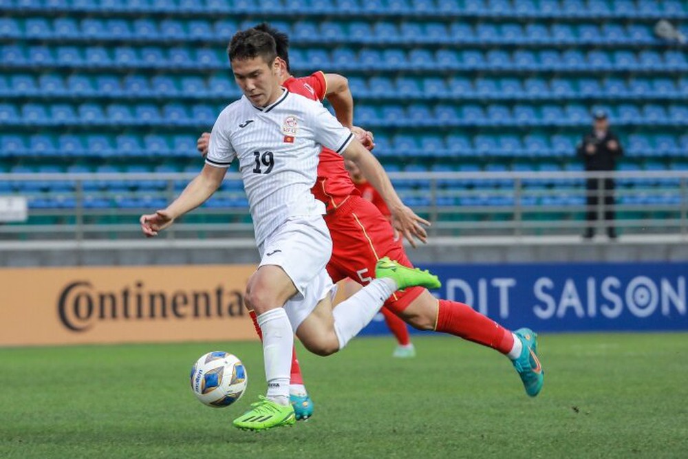 Trực tiếp bóng đá U20 Trung Quốc 1-0 U20 Kyrgyzstan: Thế trận đảo chiều - Ảnh 1.
