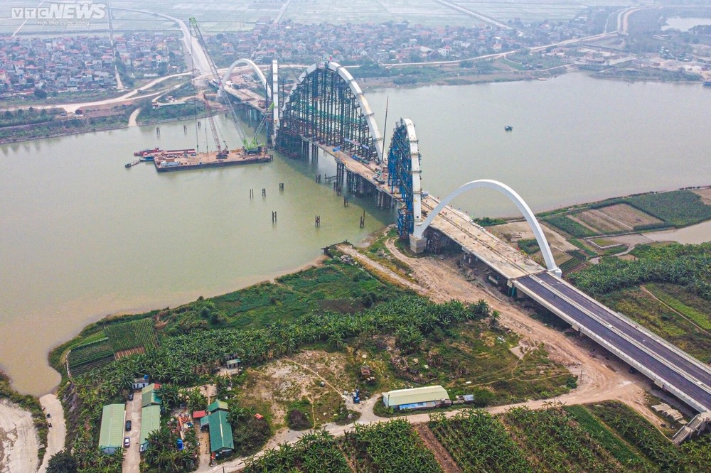 Ngắm cầu vòm thép cao nhất Việt Nam trên sông Đuống sắp đi vào hoạt động - Ảnh 1.