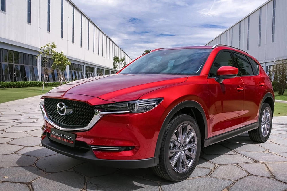 Bảng giá xe Mazda tháng 3: Mazda CX-5 được giảm 100 triệu đồng, chuẩn bị đón phiên bản mới? - Ảnh 1.