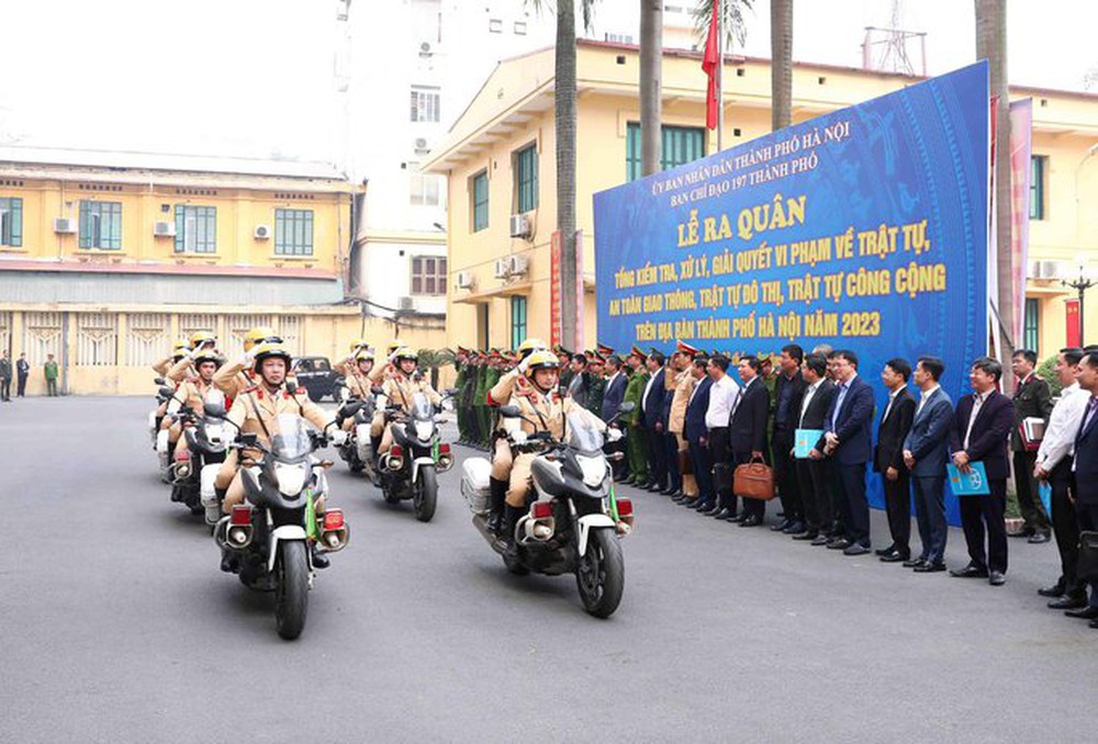 Ông Trần Sỹ Thanh: Bêu tên chủ tịch quận, huyện để xảy ra vi phạm vỉa hè, lòng đường - Ảnh 1.