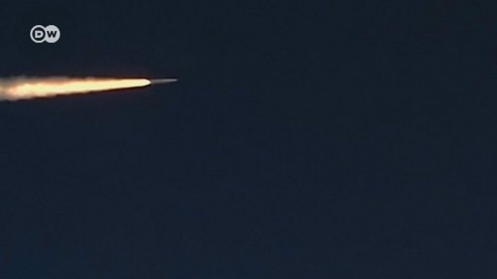 Ukraine thừa nhận không thể bắn hạ tên lửa siêu thanh Kinzhal của Nga - Ảnh 1.