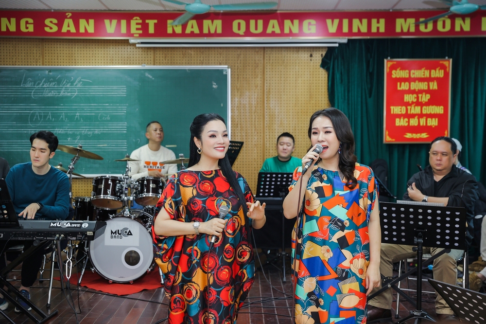 Ca sĩ Thu Hà làm khách mời trong liveshow “Con đường âm nhạc” của Tân Nhàn