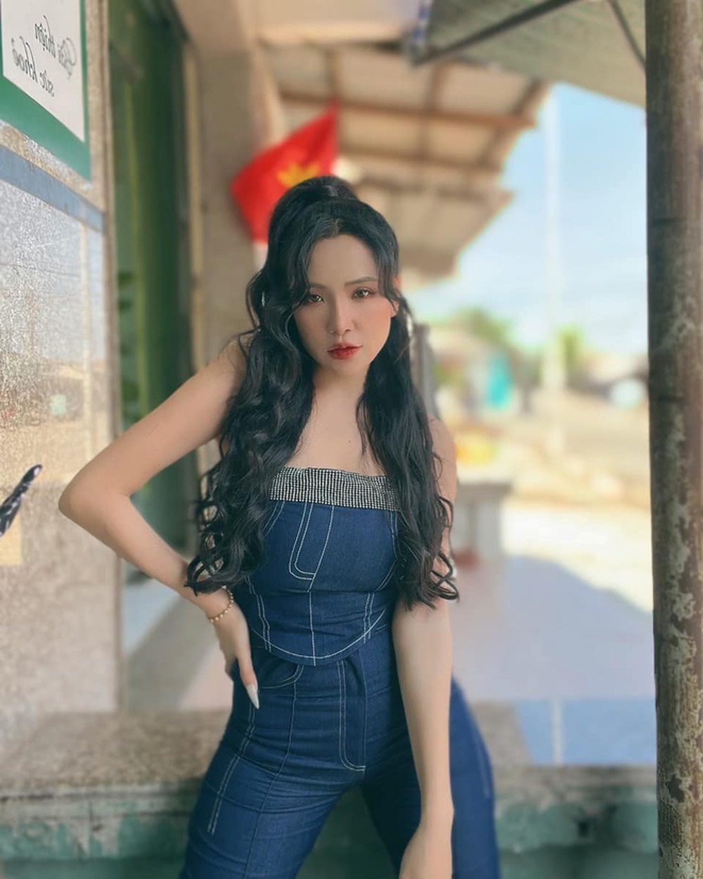 Nhan sắc qua camera thường của “bà trùm nông sản” tự phong nổi nhất TikTok