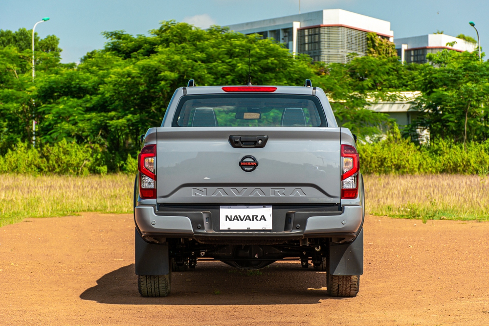 Nissan Navara giảm sâu chưa từng thấy: Giá thấp nhất chỉ còn 634 triệu đồng, gồng mình đấu Ford Ranger - Ảnh 8. Nissan Navara giảm sâu chưa từng thấy: Giá thấp nhất chỉ còn 634 triệu đồng, gồng mình đấu Ford Ranger - Ảnh 8.