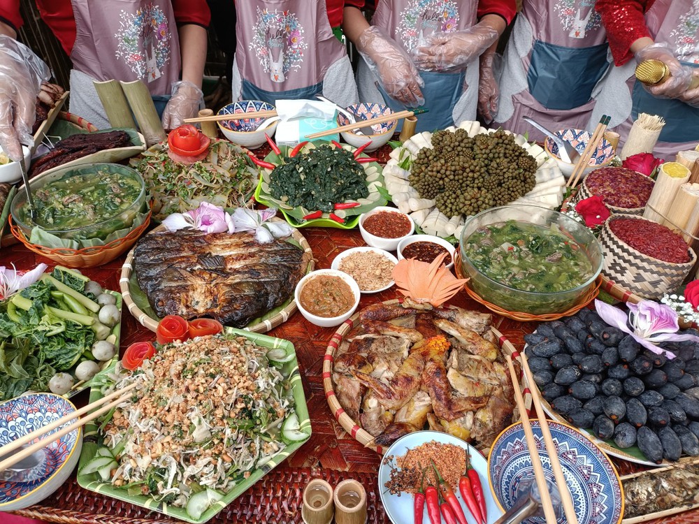 Lên thăm người Thái Tây Bắc, “phải lòng” món Pa pỉnh tộp trứ danh