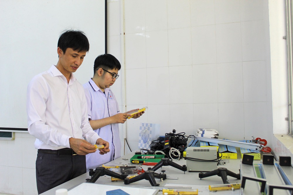 Chiến đấu cùng lúc với 2 bệnh hiểm ác, cậu học trò nghị lực đoạt giải nhì môn Lý Quốc gia