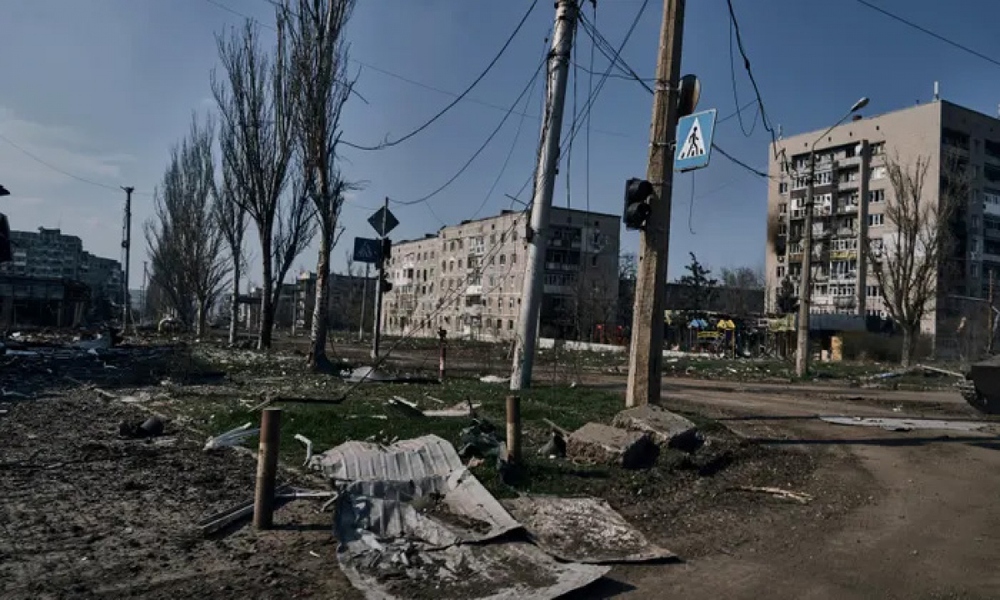 Quan chức DPR cáo buộc Ukraine kích nổ tòa thị chính Bakhmut khi rút lui - Ảnh 1.