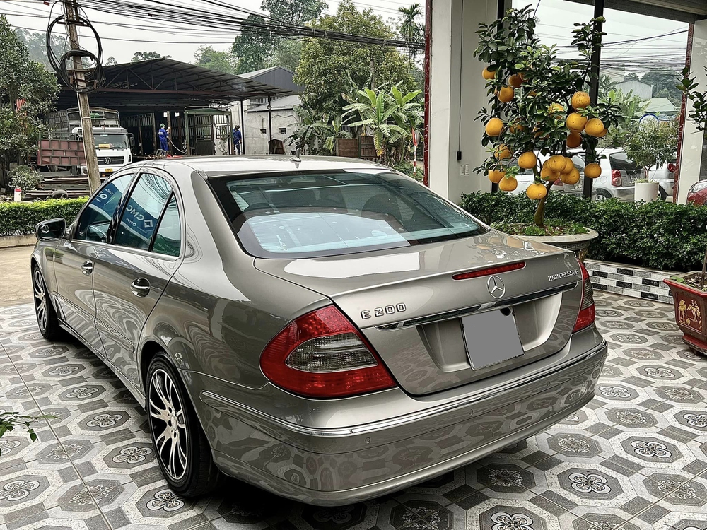 Mercedes E200 15 tuổi được rao bán giá 275 triệu đồng, chủ xe tự tin quảng cáo chỉ cần đổ xăng là chạy - Ảnh 4.