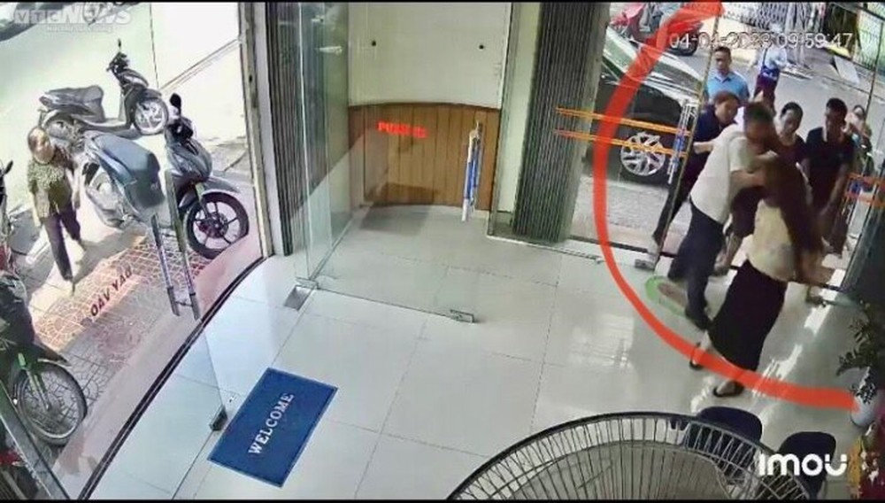 Giám đốc một bệnh viện tư nhân ở Bình Định bị tố hành hung, đe dọa phụ nữ - Ảnh 2.
