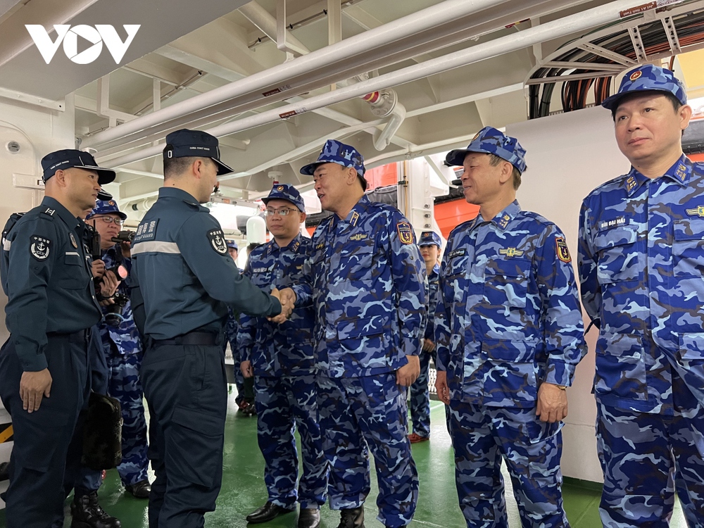 Cảnh sát biển Việt Nam và Trung Quốc hội đàm trên tàu tuần tra liên hợp - Ảnh 2.