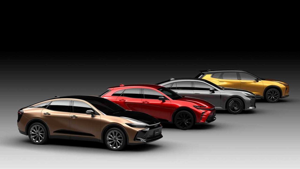 Đội thiết kế Toyota Crown chắc khó nhàn: 1 xe mà biến được thành 7 kiểu dáng, 3 dáng mới sắp ra mắt vừa được hé lộ - Ảnh 3.