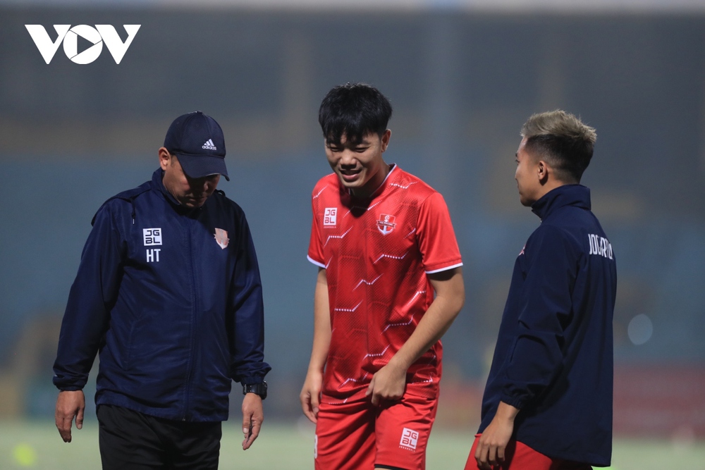 Trực tiếp Hà Nội FC 1-0 Hải Phòng FC: Văn Quyết mở tỷ số trên chấm phạt đền - Ảnh 2.