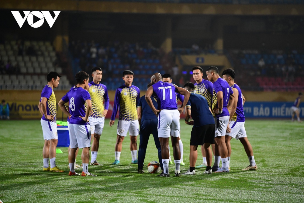 Trực tiếp Hà Nội FC 1-0 Hải Phòng FC: Văn Quyết mở tỷ số trên chấm phạt đền - Ảnh 1.
