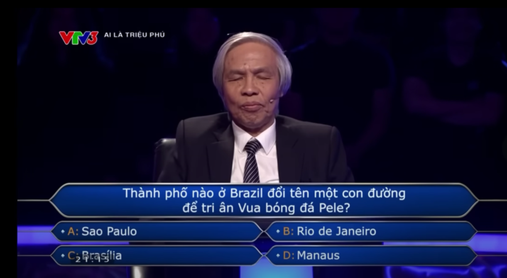 Chơi Ai là triệu phú, ông chú Hà Nam nhờ vợ trợ giúp câu hỏi về Vua bóng đá Pele: Tôi quyết không nghe Tào Tháo! - Ảnh 1.