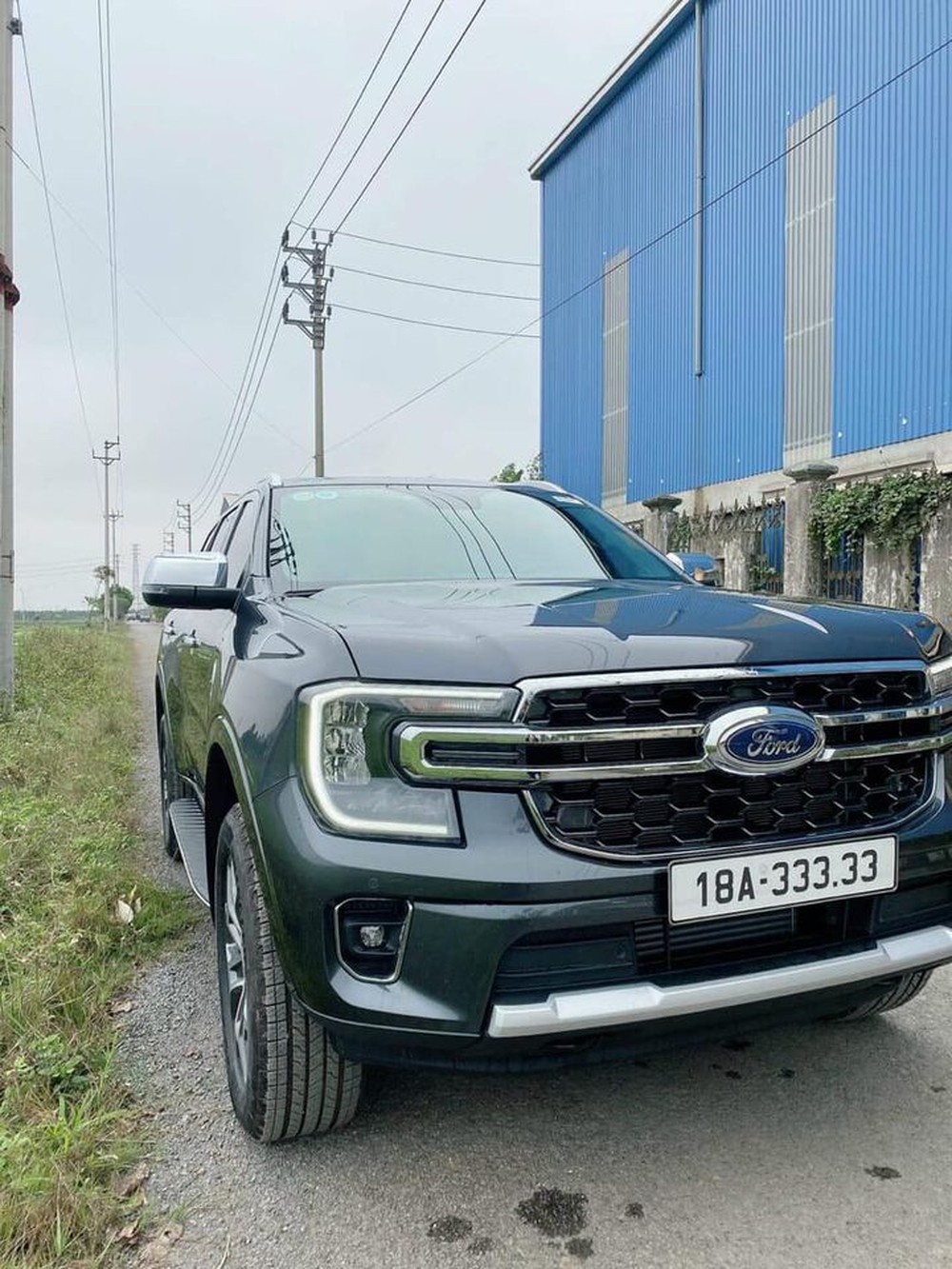 Từng được rao bán 2,7 tỷ, chiếc Ford Everest biển ngũ quý 3 này giảm giá 400 triệu sau 2 tháng lăn bánh nhưng vẫn đắt hơn Mercedes GLC mới - Ảnh 3.