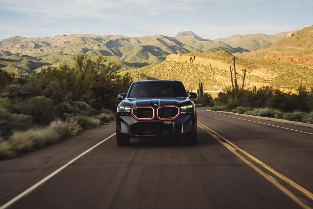 BMW vừa ra mắt mẫu xe lạ đời: Mạnh nhất nhưng không nhanh nhất, không phải xe điện nhưng đi được vài chục km không tốn giọt xăng nào - Ảnh 10.
