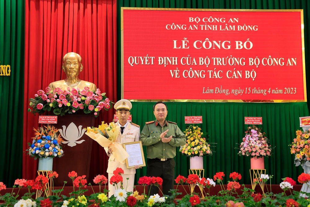Lâm Đồng: Công bố quyết định của Bộ trưởng Bộ Công an về công tác cán bộ - Ảnh 1.