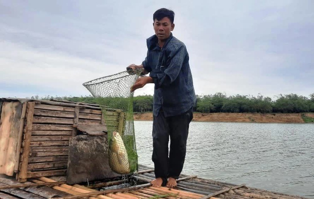 Nỗi lo cơm áo dìm “con chữ”,những đứa trẻ vạn chài cứ mãi lênh đênh theo con nước mạn thuyền