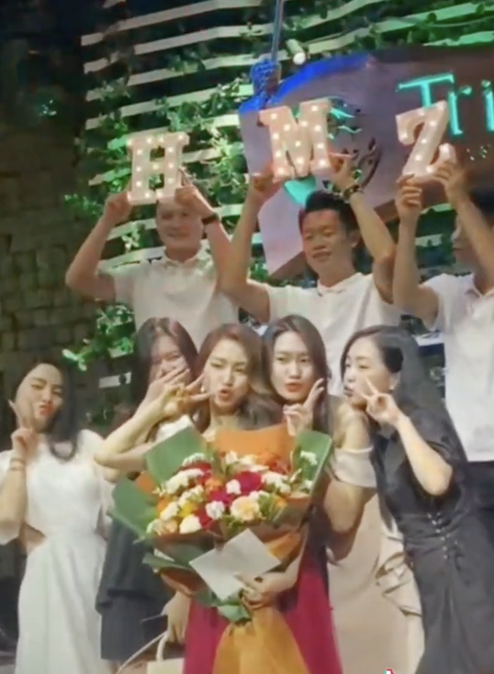 Hoà Minzy đòi “táng” Hồ Tấn Tài, dằn mặt Văn Hậu vì một lý do