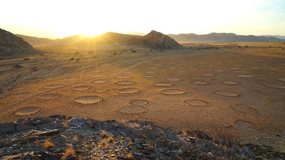 Sự thật về vòng tròn trên trời rơi xuống ở Namibia khiến các nhà khoa học đau đầu suốt 5 thập kỷ - Ảnh 8.