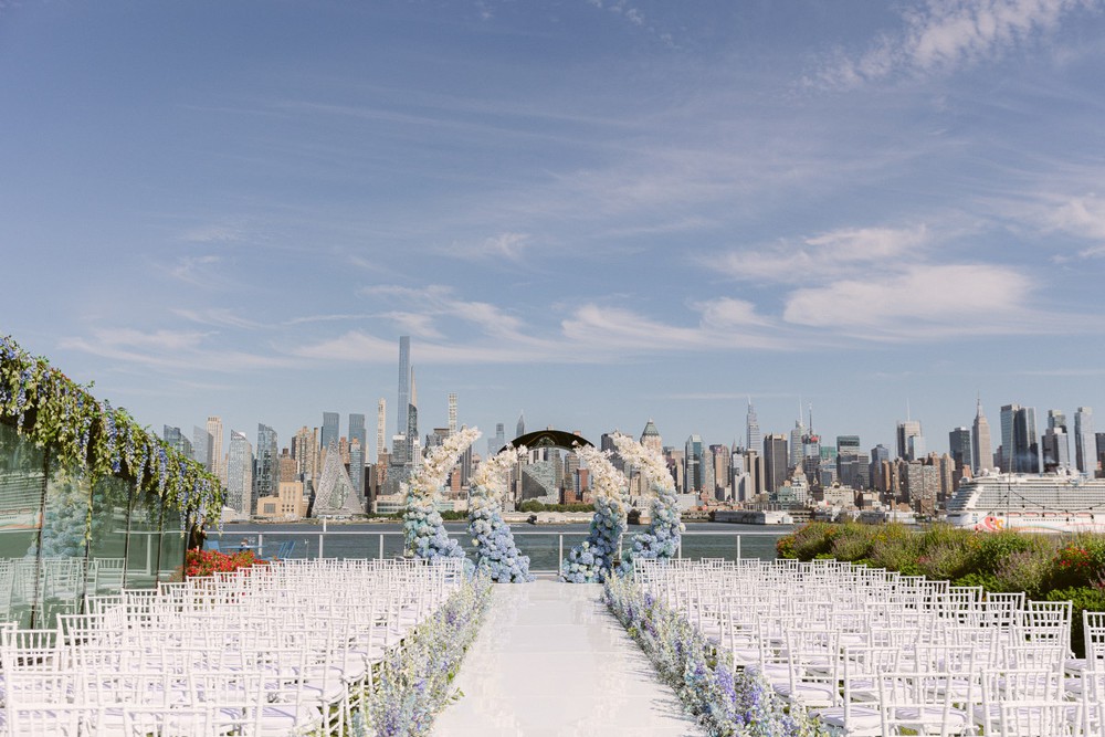 Cô dâu An Giang và đám cưới siêu sang tại New York lên báo nước ngoài: Choáng ngợp với váy cưới đính 1000 viên pha lê - Ảnh 4.