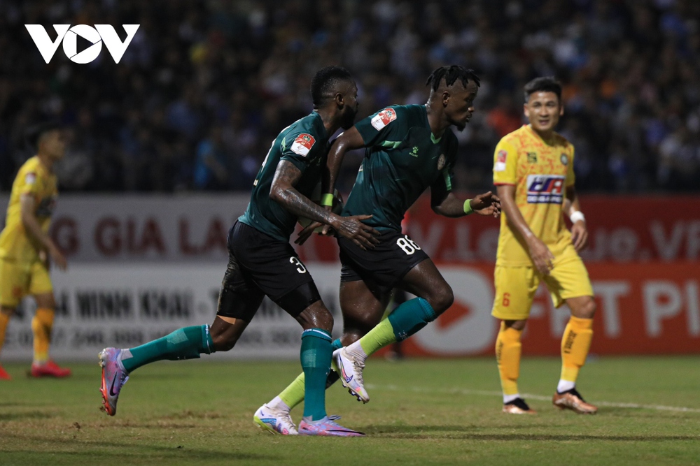 TRỰC TIẾP V-League 2023: Bình Định 2-1 Hà Nội FC, Thanh Hoá 5-2 TP.HCM - Ảnh 1.