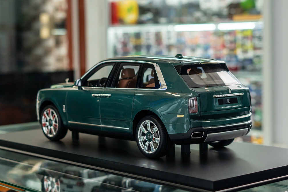 Nhập 2 mô hình Rolls-Royce Cullinan giá hơn 2 tỷ đồng đầu tiên Việt Nam, người bán chia sẻ: ‘Chỉ người có xe thật mới mua được’ - Ảnh 3. Nhập 2 mô hình Rolls-Royce Cullinan giá hơn 2 tỷ đồng đầu tiên Việt Nam, người bán chia sẻ: ‘Chỉ người có xe thật mới mua được’ - Ảnh 3.