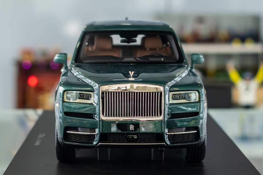Nhập 2 mô hình Rolls-Royce Cullinan giá hơn 2 tỷ đồng đầu tiên Việt Nam, người bán chia sẻ: ‘Chỉ người có xe thật mới mua được’ - Ảnh 2. Nhập 2 mô hình Rolls-Royce Cullinan giá hơn 2 tỷ đồng đầu tiên Việt Nam, người bán chia sẻ: ‘Chỉ người có xe thật mới mua được’ - Ảnh 2.