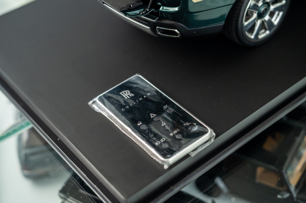 Nhập 2 mô hình Rolls-Royce Cullinan giá hơn 2 tỷ đồng đầu tiên Việt Nam, người bán chia sẻ: ‘Chỉ người có xe thật mới mua được’