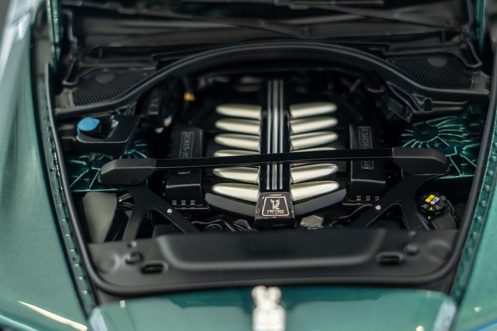 Nhập 2 mô hình Rolls-Royce Cullinan giá hơn 2 tỷ đồng đầu tiên Việt Nam, người bán chia sẻ: ‘Chỉ người có xe thật mới mua được’ - Ảnh 12. Nhập 2 mô hình Rolls-Royce Cullinan giá hơn 2 tỷ đồng đầu tiên Việt Nam, người bán chia sẻ: ‘Chỉ người có xe thật mới mua được’ - Ảnh 12.
