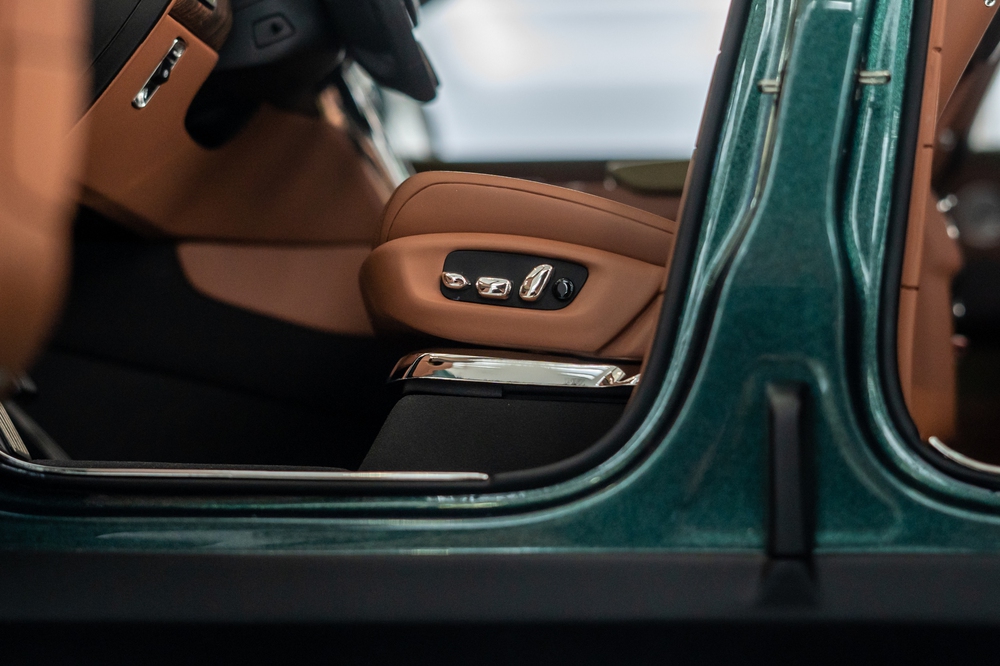 Nhập 2 mô hình Rolls-Royce Cullinan giá hơn 2 tỷ đồng đầu tiên Việt Nam, người bán chia sẻ: ‘Chỉ người có xe thật mới mua được’ - Ảnh 11. Nhập 2 mô hình Rolls-Royce Cullinan giá hơn 2 tỷ đồng đầu tiên Việt Nam, người bán chia sẻ: ‘Chỉ người có xe thật mới mua được’ - Ảnh 11.