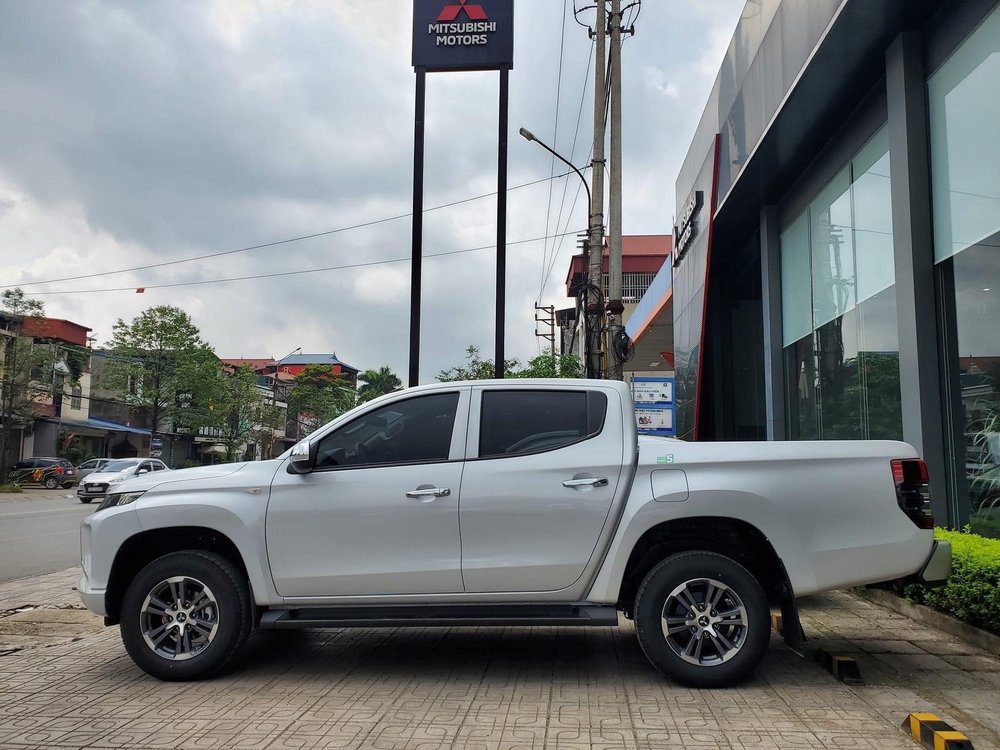 Đại lý giảm giá Mitsubishi Triton hơn 80 triệu đồng: Bản tiêu chuẩn còn 583 triệu rẻ nhất phân khúc nhưng có điều kiện - Ảnh 4.