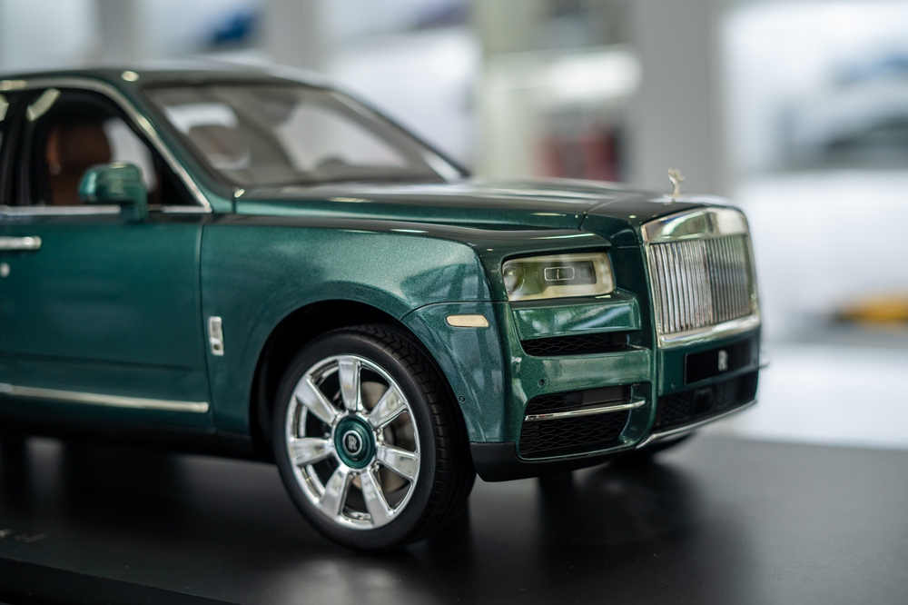 Nhập 2 mô hình Rolls-Royce Cullinan giá hơn 2 tỷ đồng đầu tiên Việt Nam, người bán chia sẻ: ‘Chỉ người có xe thật mới mua được’ - Ảnh 7. Nhập 2 mô hình Rolls-Royce Cullinan giá hơn 2 tỷ đồng đầu tiên Việt Nam, người bán chia sẻ: ‘Chỉ người có xe thật mới mua được’ - Ảnh 7.