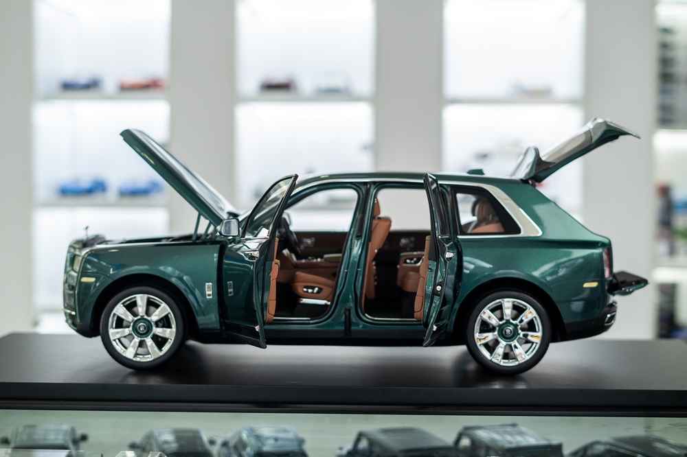 Nhập 2 mô hình Rolls-Royce Cullinan giá hơn 2 tỷ đồng đầu tiên Việt Nam, người bán chia sẻ: ‘Chỉ người có xe thật mới mua được’ - Ảnh 6. Nhập 2 mô hình Rolls-Royce Cullinan giá hơn 2 tỷ đồng đầu tiên Việt Nam, người bán chia sẻ: ‘Chỉ người có xe thật mới mua được’ - Ảnh 6.