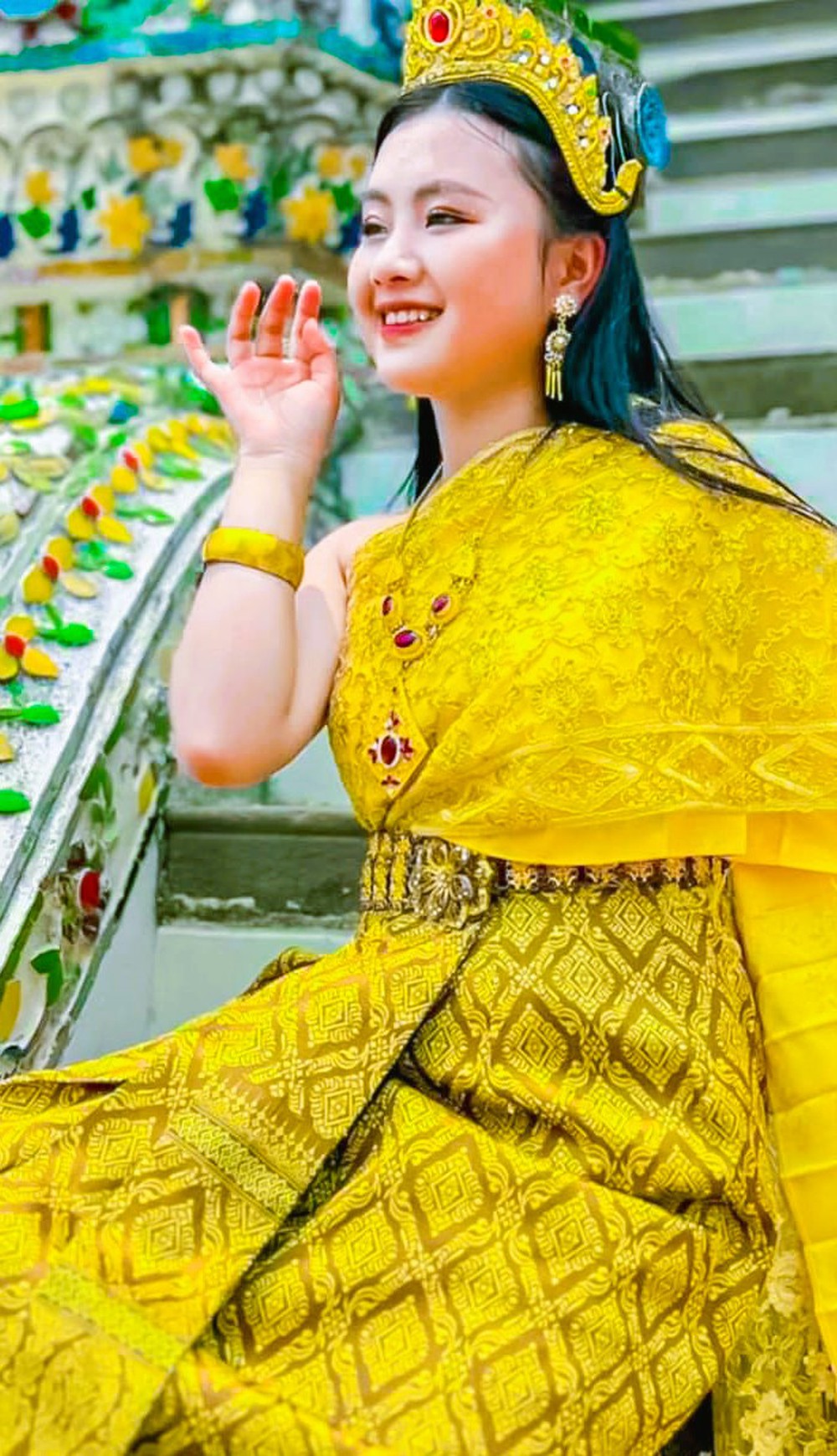 “Phúng phính” Mua Thị Dua sau 6 tháng lên Hà Nội làm người mẫu livestream: Hết vẻ ngây thơ, diện bikini sexy hết nấc