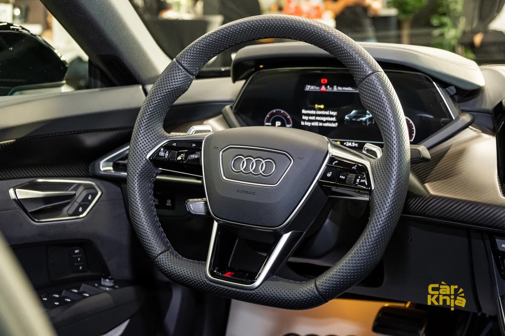 Audi RS e-tron GT giá 5,9 tỷ đồng tại Việt Nam: Sạc 5 phút đi 100km, đặt hàng 6 tháng mới có xe - Ảnh 18.