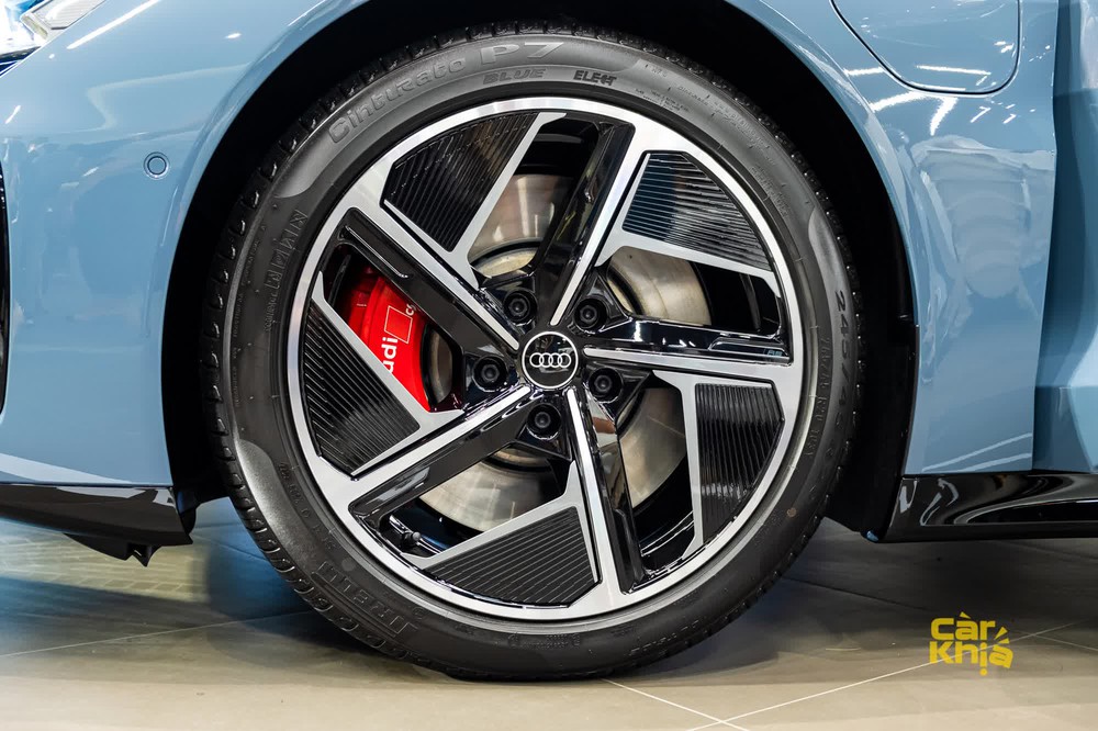 Audi RS e-tron GT giá 5,9 tỷ đồng tại Việt Nam: Sạc 5 phút đi 100km, đặt hàng 6 tháng mới có xe - Ảnh 11.