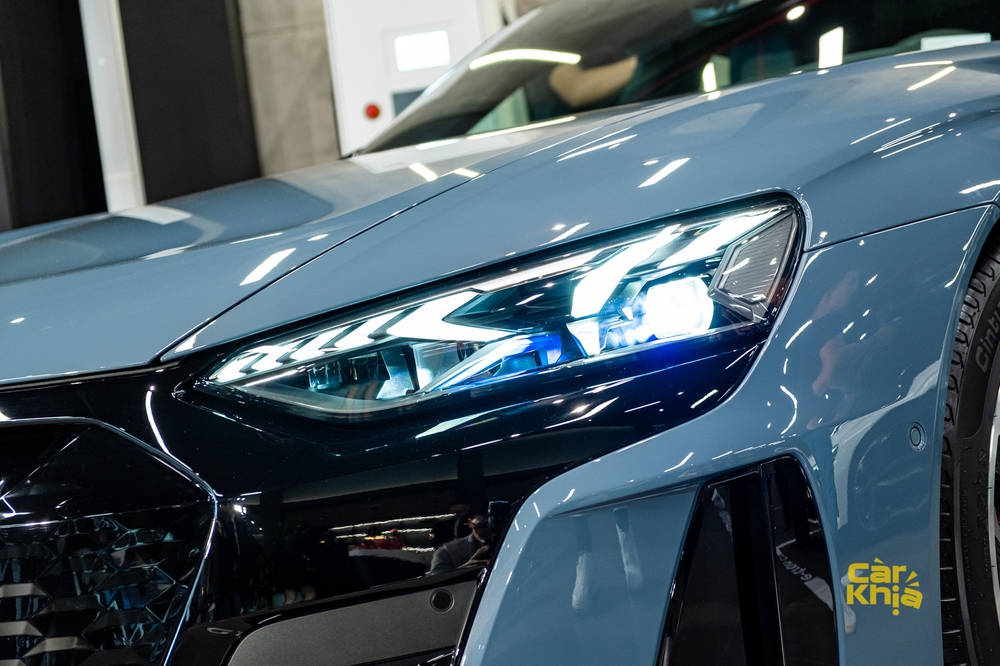 Audi RS e-tron GT giá 5,9 tỷ đồng tại Việt Nam: Sạc 5 phút đi 100km, đặt hàng 6 tháng mới có xe - Ảnh 8.