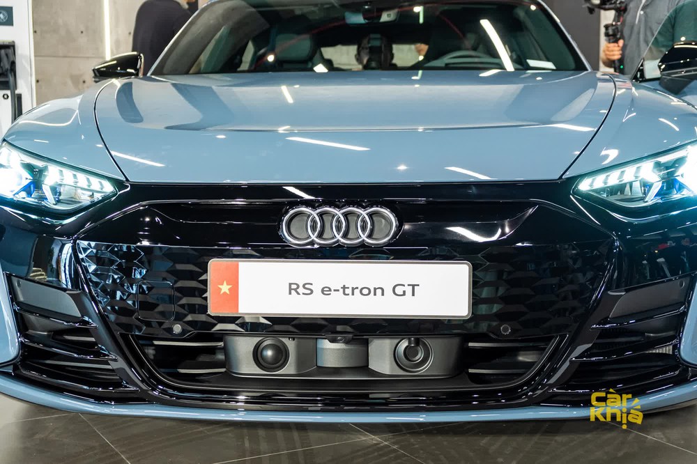 Audi RS e-tron GT giá 5,9 tỷ đồng tại Việt Nam: Sạc 5 phút đi 100km, đặt hàng 6 tháng mới có xe - Ảnh 6.