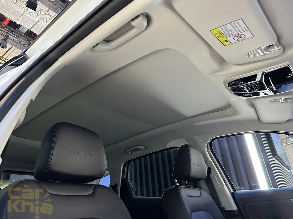 Sờ tận tay Beijing X7 2023: Giá quy đổi từ 410 triệu đồng, bảng điều khiển ghế sau như Camry, dễ về Việt Nam tạo cơn sốt