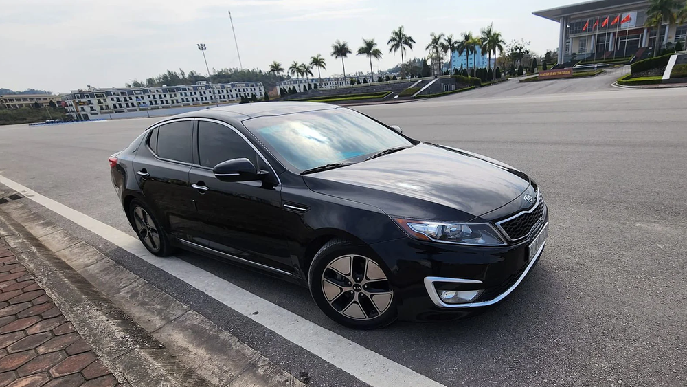 Chiếc Kia Optima hybrid giá hơn 300 triệu này sẽ khiến người dùng phải cân nhắc thay vì mua Morning số sàn - Ảnh 2.