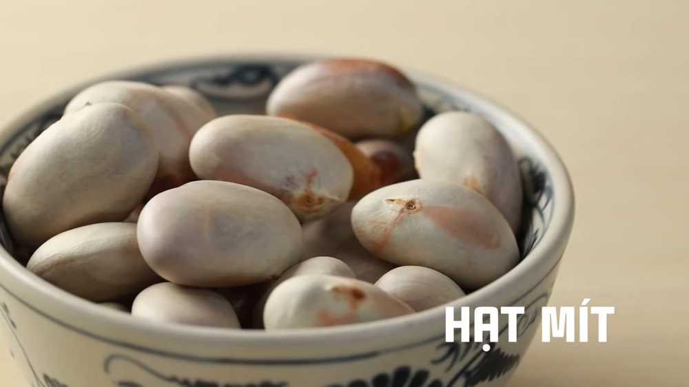 Khách Tây lần đầu nếm thử các loại củ và hạt của Việt Nam: Hình dáng loại đầu tiên khiến tất cả kinh ngạc - Ảnh 3.
