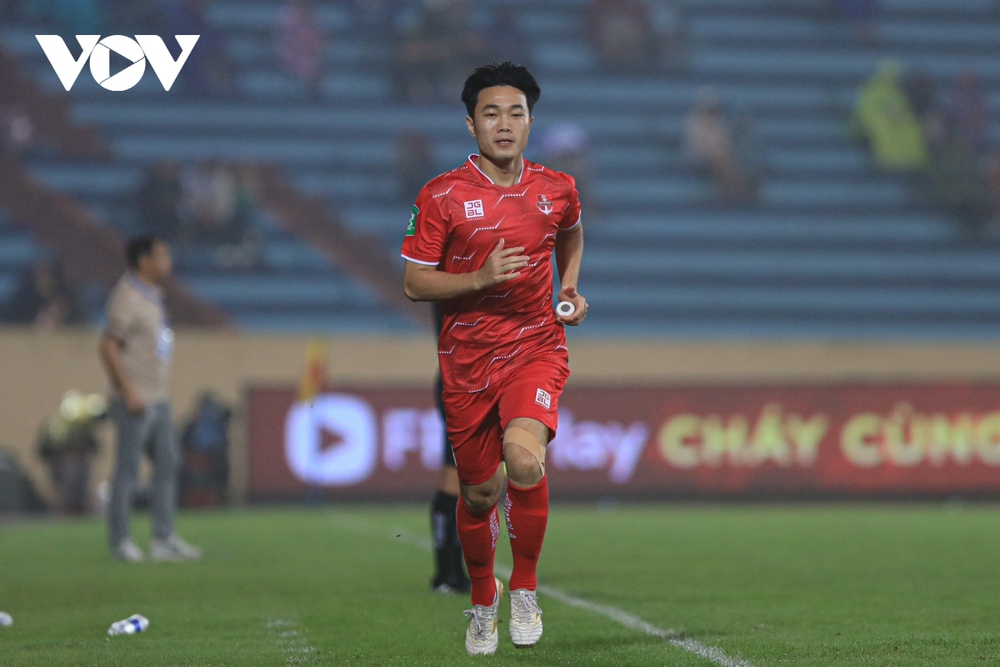 TRỰC TIẾP Nam Định 0 - 0 Hải Phòng FC: Đôi công quyết liệt, bàn thắng rất gần - Ảnh 2.