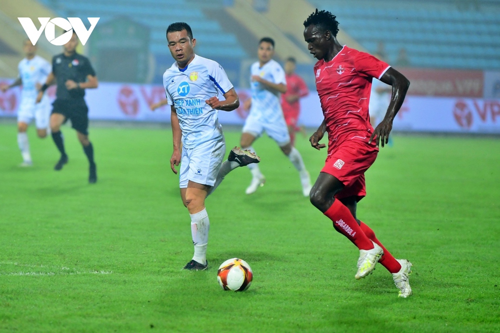 TRỰC TIẾP Nam Định 0 - 0 Hải Phòng FC: Đôi công quyết liệt, bàn thắng rất gần - Ảnh 1.