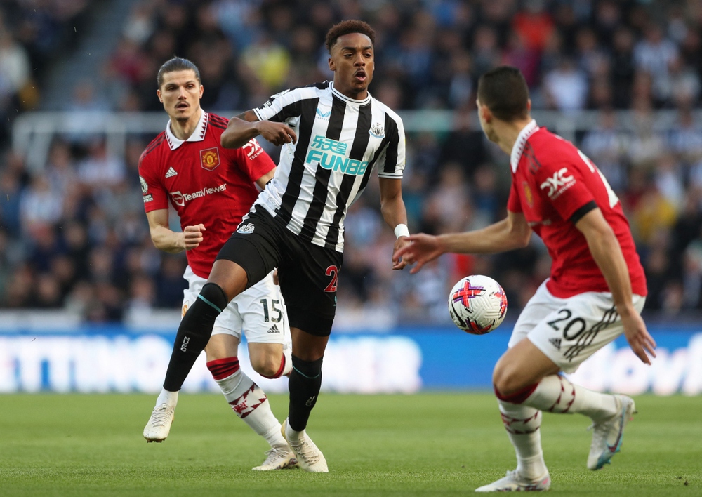 TRỰC TIẾP Newcastle 0 - 0 MU: Chích chòe phản công sắc nét - Ảnh 1.