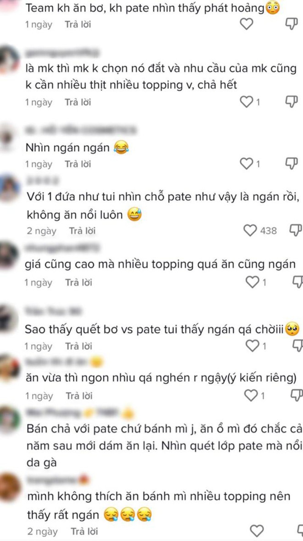 Cộng đồng mạng xôn xao ổ bánh mì đình đám ở TP.HCM: Nặng đến nửa cân, topping ú ụ nhưng dân tình lại thấy… ngán