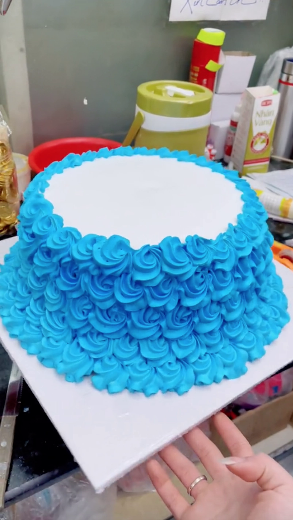 Tiệm bánh sử dụng “nguyên liệu” chẳng giống ai nhưng lại khiến dân mạng thích thú vì quá hữu dụng